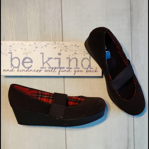 *💖(2 for $15,4for $25) NWOT,Mia, Mary Jane w/ heels,faux suede shoes - Picture 2 of 8